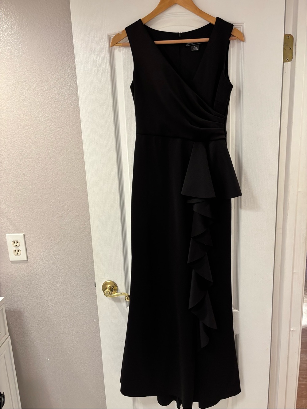 Jessica Howard Black Sleeveless Cascade Ruffle-Front Scuba Fabric Formal Dress